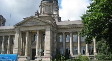 Gerichtsgebäude in Hamburg von vorne, Wirkungstätte der Rechtsanwälte Grimme & Riez aus Winterhude