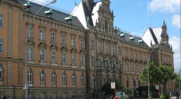 Gerichtsgebäude von vorne, Wirkungstätte von Sebastian Grimme, Rechtsanwalt für Verkehrsrecht & Zivilrecht in Hamburg Uhlenhorst
