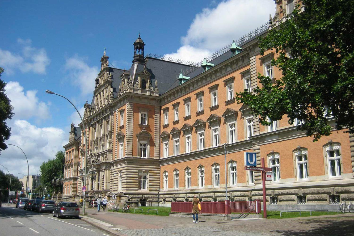 Gerichtsgebäude in Hamburg von vorne, Wirkungstätte der Rechtsanwälte Grimme & Riez aus Winterhude